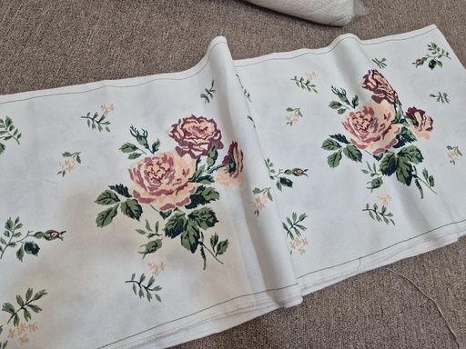 Heritage Rose Belts On White Base - 2 mtr